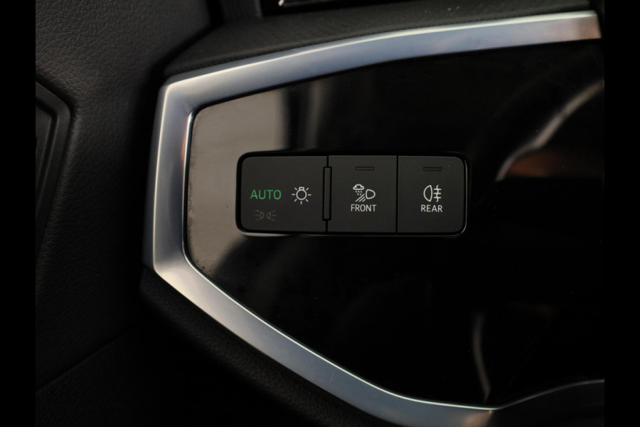 Audi Q3 Sportback 45 TFSI e Business Edition 245 pk S-tronic | Navigatie | Trekhaak (wegklapbaar) | Parkeersensoren achter | Adaptieve cruise control | Stoelverwarming |