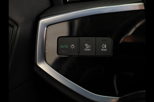 Audi Q3 Sportback 45 TFSI e Business Edition 245 pk S-tronic | Navigatie | Trekhaak (wegklapbaar) | Parkeersensoren achter | Adaptieve cruise control | Stoelverwarming |