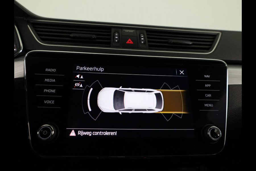 Škoda Superb Combi 1.5 TSI ACT Business Edition 150 pk Automaat (DSG) | Verlengde garantie | Navigatie | Trekhaak (wegklapbaar) | Parkeersensoren | Keyless |
