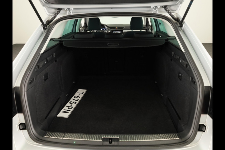Škoda Superb Combi 1.5 TSI ACT Business Edition 150 pk Automaat (DSG) | Verlengde garantie | Navigatie | Trekhaak (wegklapbaar) | Parkeersensoren | Keyless |