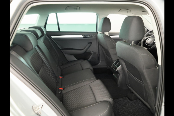 Škoda Superb Combi 1.5 TSI ACT Business Edition 150 pk Automaat (DSG) | Verlengde garantie | Navigatie | Trekhaak (wegklapbaar) | Parkeersensoren | Keyless |