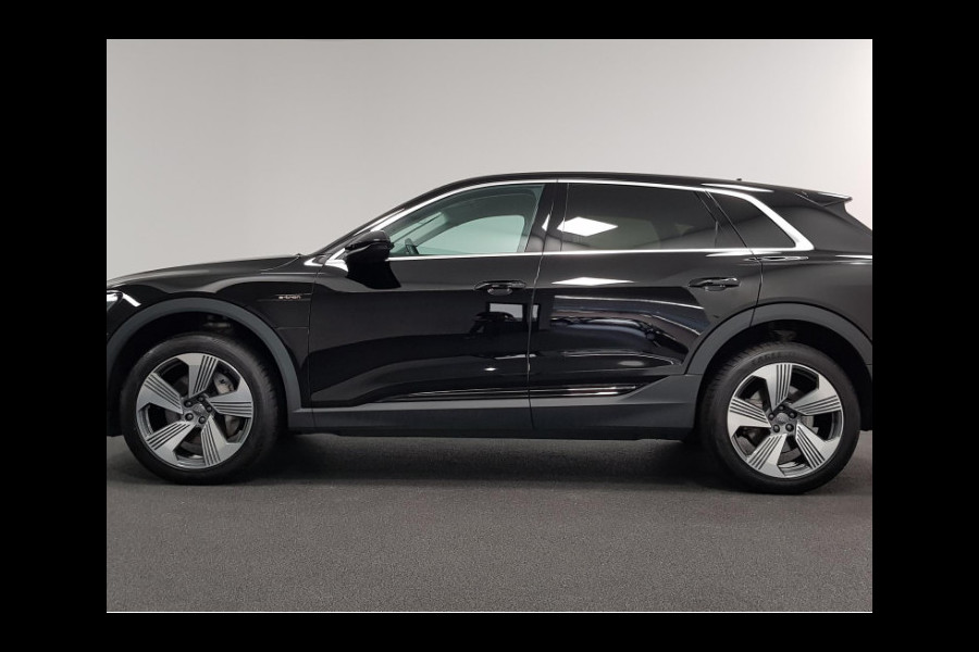 Audi e-tron e-tron 55 quattro Leder Navigatie Trekhaak Led koplampen Tour pakket Virtual cockpit Cruise control adaptief Climate control Lichtmetalen velgen