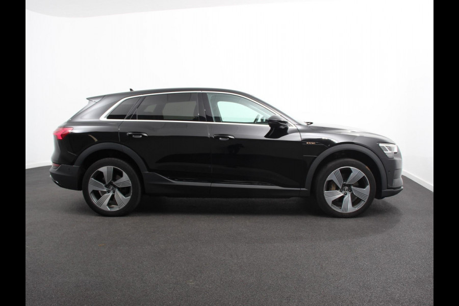 Audi e-tron e-tron 55 quattro Leder Navigatie Trekhaak Led koplampen Tour pakket Virtual cockpit Cruise control adaptief Climate control Lichtmetalen velgen