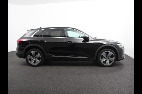 Audi e-tron e-tron 55 quattro Leder Navigatie Trekhaak Led koplampen Tour pakket Virtual cockpit Cruise control adaptief Climate control Lichtmetalen velgen