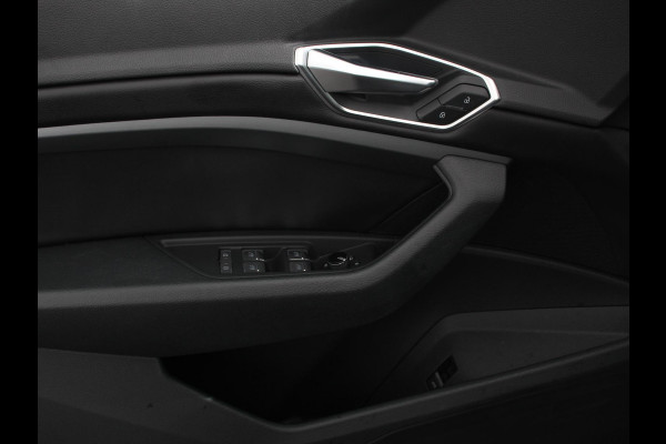 Audi e-tron e-tron 55 quattro Leder Navigatie Trekhaak Led koplampen Tour pakket Virtual cockpit Cruise control adaptief Climate control Lichtmetalen velgen