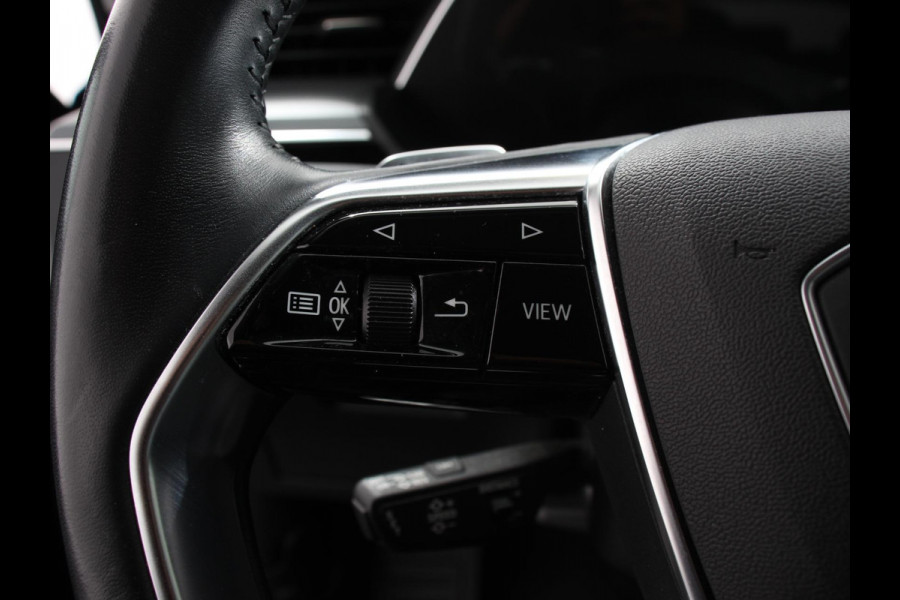 Audi e-tron e-tron 55 quattro Leder Navigatie Trekhaak Led koplampen Tour pakket Virtual cockpit Cruise control adaptief Climate control Lichtmetalen velgen