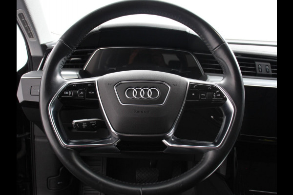 Audi e-tron e-tron 55 quattro Leder Navigatie Trekhaak Led koplampen Tour pakket Virtual cockpit Cruise control adaptief Climate control Lichtmetalen velgen