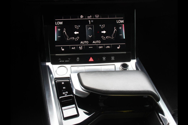 Audi e-tron e-tron 55 quattro Leder Navigatie Trekhaak Led koplampen Tour pakket Virtual cockpit Cruise control adaptief Climate control Lichtmetalen velgen