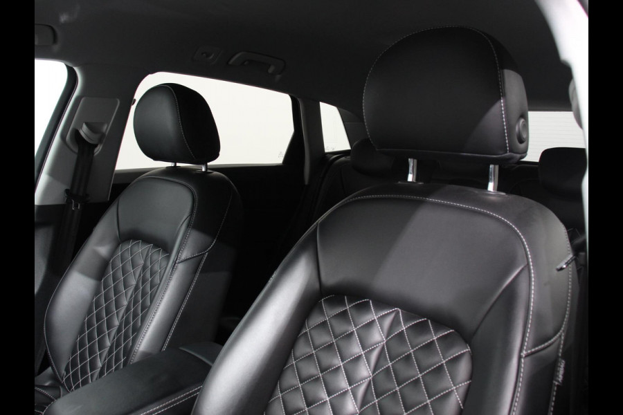 Audi e-tron e-tron 55 quattro Leder Navigatie Trekhaak Led koplampen Tour pakket Virtual cockpit Cruise control adaptief Climate control Lichtmetalen velgen