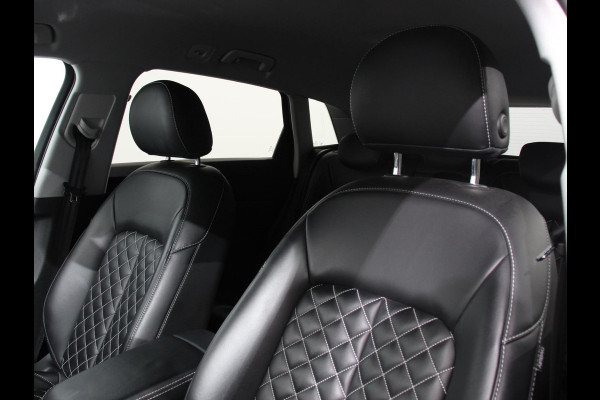 Audi e-tron e-tron 55 quattro Leder Navigatie Trekhaak Led koplampen Tour pakket Virtual cockpit Cruise control adaptief Climate control Lichtmetalen velgen