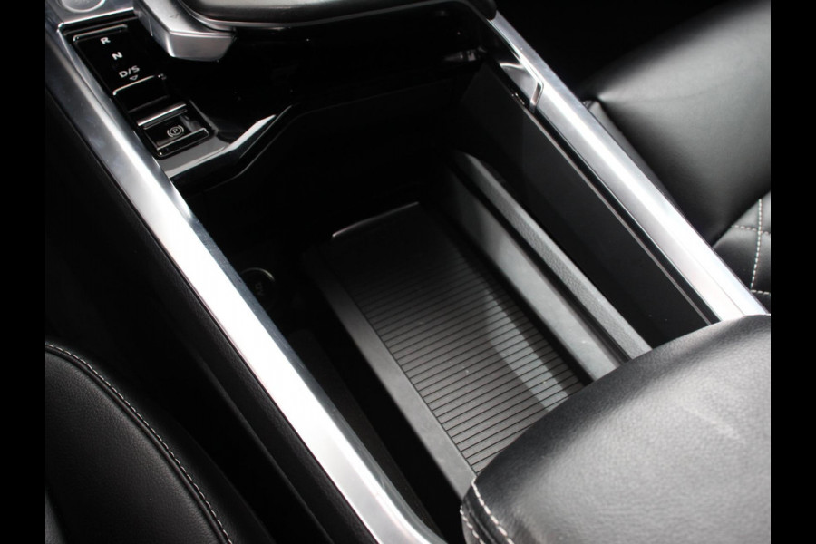 Audi e-tron e-tron 55 quattro Leder Navigatie Trekhaak Led koplampen Tour pakket Virtual cockpit Cruise control adaptief Climate control Lichtmetalen velgen
