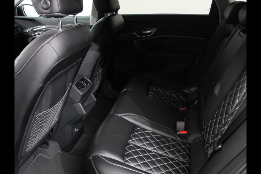Audi e-tron e-tron 55 quattro Leder Navigatie Trekhaak Led koplampen Tour pakket Virtual cockpit Cruise control adaptief Climate control Lichtmetalen velgen
