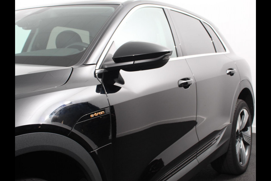 Audi e-tron e-tron 55 quattro Leder Navigatie Trekhaak Led koplampen Tour pakket Virtual cockpit Cruise control adaptief Climate control Lichtmetalen velgen