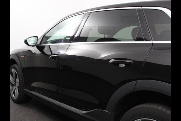 Audi e-tron e-tron 55 quattro Leder Navigatie Trekhaak Led koplampen Tour pakket Virtual cockpit Cruise control adaptief Climate control Lichtmetalen velgen