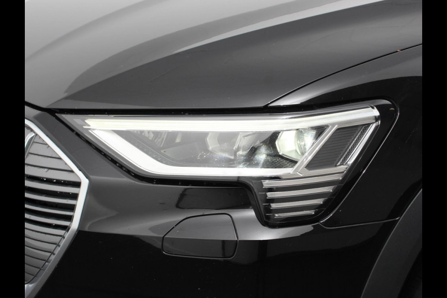 Audi e-tron e-tron 55 quattro Leder Navigatie Trekhaak Led koplampen Tour pakket Virtual cockpit Cruise control adaptief Climate control Lichtmetalen velgen
