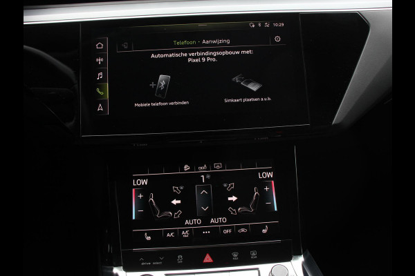 Audi e-tron e-tron 55 quattro Leder Navigatie Trekhaak Led koplampen Tour pakket Virtual cockpit Cruise control adaptief Climate control Lichtmetalen velgen