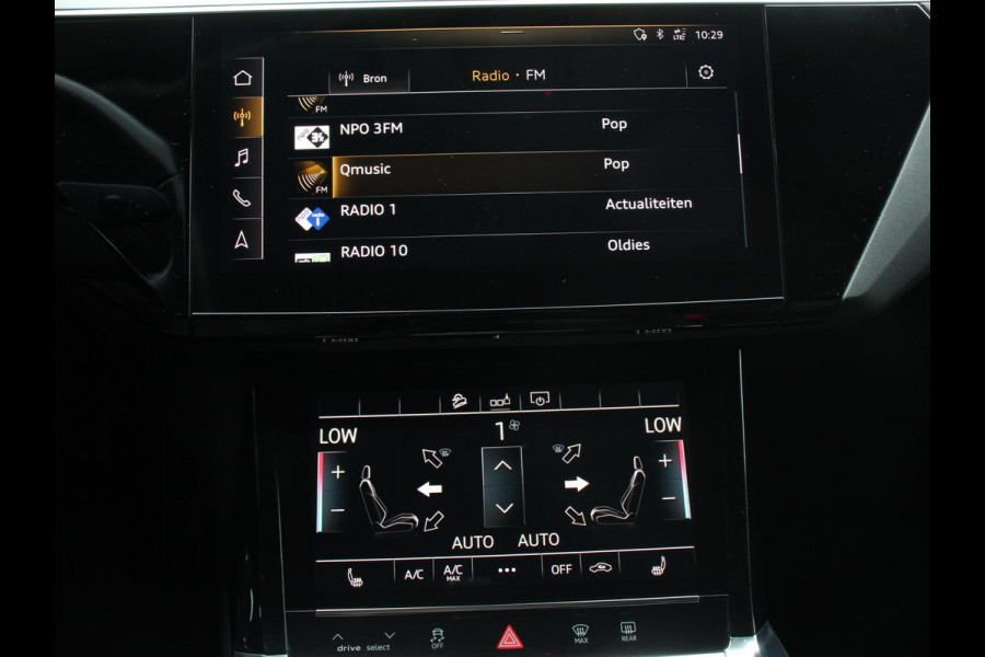 Audi e-tron e-tron 55 quattro Leder Navigatie Trekhaak Led koplampen Tour pakket Virtual cockpit Cruise control adaptief Climate control Lichtmetalen velgen