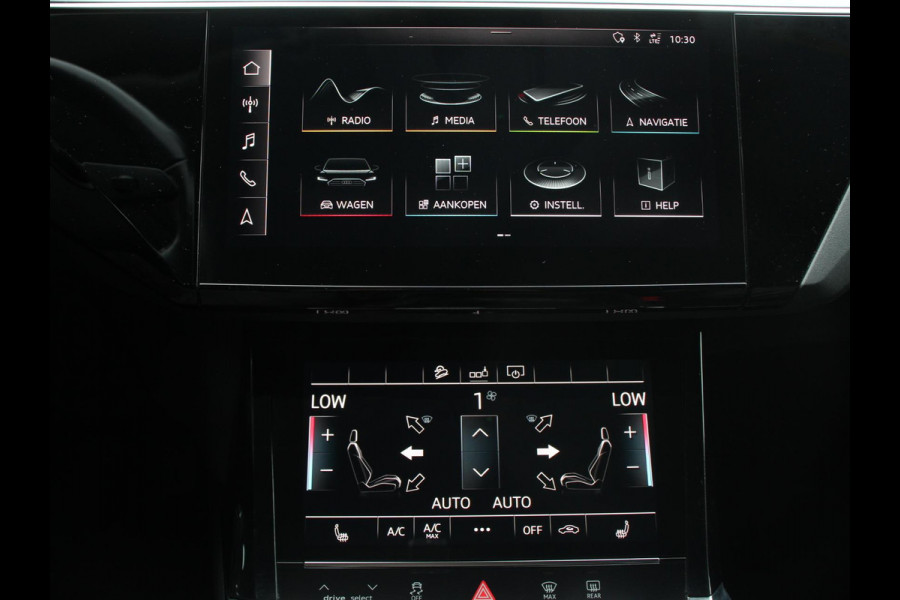 Audi e-tron e-tron 55 quattro Leder Navigatie Trekhaak Led koplampen Tour pakket Virtual cockpit Cruise control adaptief Climate control Lichtmetalen velgen