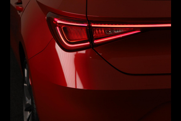 Seat Leon 1.4 TSI eHybrid PHEV FR Business Intense 204 pk Automaat | Navigatie | Panoramadak | Trekhaak (wegklapbaar) | Parkeersensoren achter | Stoelverwarming |
