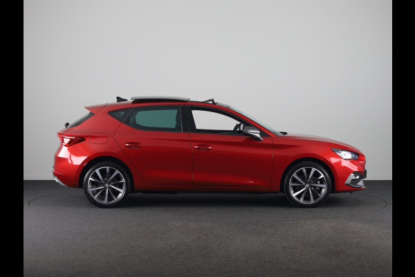 Seat Leon 1.4 TSI eHybrid PHEV FR Business Intense 204 pk Automaat | Navigatie | Panoramadak | Trekhaak (wegklapbaar) | Parkeersensoren achter | Stoelverwarming |