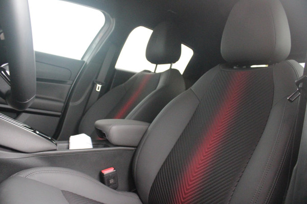 Alfa Romeo junior ELETTRICA SPECIALE 156PK 54 kWh | WARMTEPOMP | TECHNOLOGIE PAKKET (O.A. FULL LED ADAPTIVE MATRIX KOPLAMPEN/DODEHOEK DETECTIE/DRAADLOZE TELEFOONLADER/ACHTERUITRIJ CAMERA/PARKEERSENSOREN VOOR, ACHTER,ZIJKANT) | DRAADLOZE APPLE CARPLAY/ANDROID AUTO | CLIMATE CONTROL | ELEKTRISCH BEDIENBARE ACHTERKLEP | STOEL VERWARMING | ELEKTRISCH BEDIENBARE VOORSTOEL MET MASSAGE FUNCTIE | VERKEERSBORDEN HERKENNING | ADAPTIVE CRUISE CONTROL | KEYLESS ENTRY/START | ALL SEASON BANDEN | LICHTMETALEN VELGEN 18" | NAVIGATIE | DAB+ RADIO |
