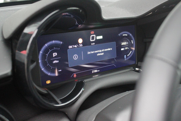 Alfa Romeo junior ELETTRICA SPECIALE 156PK 54 kWh | WARMTEPOMP | TECHNOLOGIE PAKKET (O.A. FULL LED ADAPTIVE MATRIX KOPLAMPEN/DODEHOEK DETECTIE/DRAADLOZE TELEFOONLADER/ACHTERUITRIJ CAMERA/PARKEERSENSOREN VOOR, ACHTER,ZIJKANT) | DRAADLOZE APPLE CARPLAY/ANDROID AUTO | CLIMATE CONTROL | ELEKTRISCH BEDIENBARE ACHTERKLEP | STOEL VERWARMING | ELEKTRISCH BEDIENBARE VOORSTOEL MET MASSAGE FUNCTIE | VERKEERSBORDEN HERKENNING | ADAPTIVE CRUISE CONTROL | KEYLESS ENTRY/START | ALL SEASON BANDEN | LICHTMETALEN VELGEN 18" | NAVIGATIE | DAB+ RADIO |