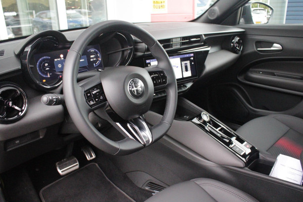 Alfa Romeo junior ELETTRICA SPECIALE 156PK 54 kWh | WARMTEPOMP | TECHNOLOGIE PAKKET (O.A. FULL LED ADAPTIVE MATRIX KOPLAMPEN/DODEHOEK DETECTIE/DRAADLOZE TELEFOONLADER/ACHTERUITRIJ CAMERA/PARKEERSENSOREN VOOR, ACHTER,ZIJKANT) | DRAADLOZE APPLE CARPLAY/ANDROID AUTO | CLIMATE CONTROL | ELEKTRISCH BEDIENBARE ACHTERKLEP | STOEL VERWARMING | ELEKTRISCH BEDIENBARE VOORSTOEL MET MASSAGE FUNCTIE | VERKEERSBORDEN HERKENNING | ADAPTIVE CRUISE CONTROL | KEYLESS ENTRY/START | ALL SEASON BANDEN | LICHTMETALEN VELGEN 18" | NAVIGATIE | DAB+ RADIO |