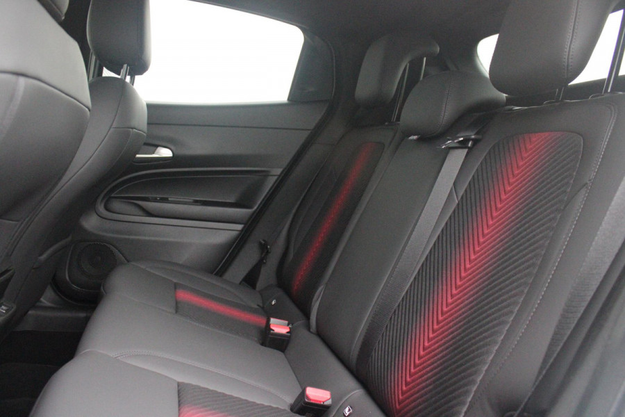 Alfa Romeo junior ELETTRICA SPECIALE 156PK 54 kWh | WARMTEPOMP | TECHNOLOGIE PAKKET (O.A. FULL LED ADAPTIVE MATRIX KOPLAMPEN/DODEHOEK DETECTIE/DRAADLOZE TELEFOONLADER/ACHTERUITRIJ CAMERA/PARKEERSENSOREN VOOR, ACHTER,ZIJKANT) | DRAADLOZE APPLE CARPLAY/ANDROID AUTO | CLIMATE CONTROL | ELEKTRISCH BEDIENBARE ACHTERKLEP | STOEL VERWARMING | ELEKTRISCH BEDIENBARE VOORSTOEL MET MASSAGE FUNCTIE | VERKEERSBORDEN HERKENNING | ADAPTIVE CRUISE CONTROL | KEYLESS ENTRY/START | ALL SEASON BANDEN | LICHTMETALEN VELGEN 18" | NAVIGATIE | DAB+ RADIO |