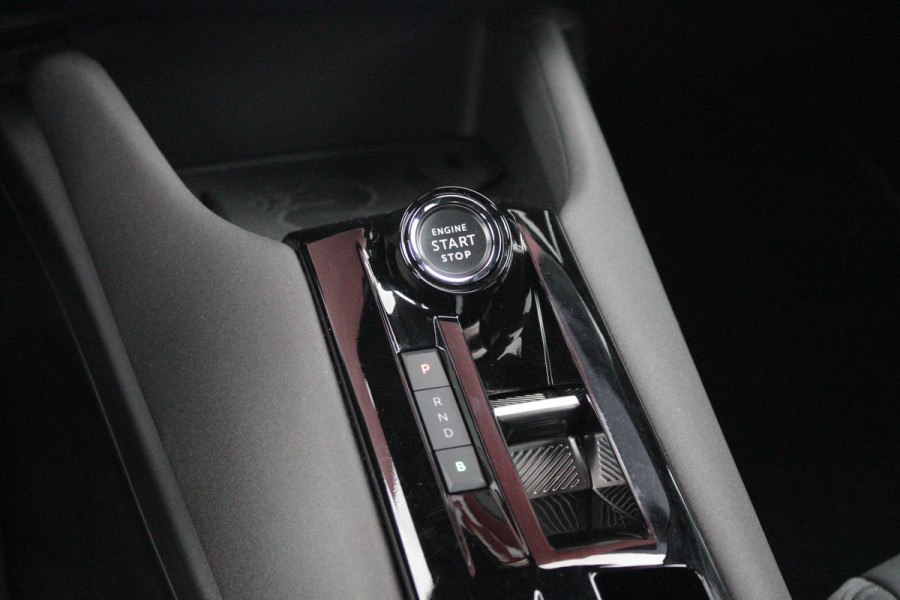 Alfa Romeo junior ELETTRICA SPECIALE 156PK 54 kWh | WARMTEPOMP | TECHNOLOGIE PAKKET (O.A. FULL LED ADAPTIVE MATRIX KOPLAMPEN/DODEHOEK DETECTIE/DRAADLOZE TELEFOONLADER/ACHTERUITRIJ CAMERA/PARKEERSENSOREN VOOR, ACHTER,ZIJKANT) | DRAADLOZE APPLE CARPLAY/ANDROID AUTO | CLIMATE CONTROL | ELEKTRISCH BEDIENBARE ACHTERKLEP | STOEL VERWARMING | ELEKTRISCH BEDIENBARE VOORSTOEL MET MASSAGE FUNCTIE | VERKEERSBORDEN HERKENNING | ADAPTIVE CRUISE CONTROL | KEYLESS ENTRY/START | ALL SEASON BANDEN | LICHTMETALEN VELGEN 18" | NAVIGATIE | DAB+ RADIO |
