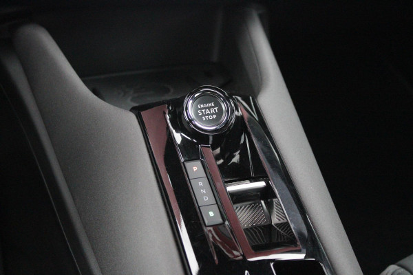 Alfa Romeo junior ELETTRICA SPECIALE 156PK 54 kWh | WARMTEPOMP | TECHNOLOGIE PAKKET (O.A. FULL LED ADAPTIVE MATRIX KOPLAMPEN/DODEHOEK DETECTIE/DRAADLOZE TELEFOONLADER/ACHTERUITRIJ CAMERA/PARKEERSENSOREN VOOR, ACHTER,ZIJKANT) | DRAADLOZE APPLE CARPLAY/ANDROID AUTO | CLIMATE CONTROL | ELEKTRISCH BEDIENBARE ACHTERKLEP | STOEL VERWARMING | ELEKTRISCH BEDIENBARE VOORSTOEL MET MASSAGE FUNCTIE | VERKEERSBORDEN HERKENNING | ADAPTIVE CRUISE CONTROL | KEYLESS ENTRY/START | ALL SEASON BANDEN | LICHTMETALEN VELGEN 18" | NAVIGATIE | DAB+ RADIO |