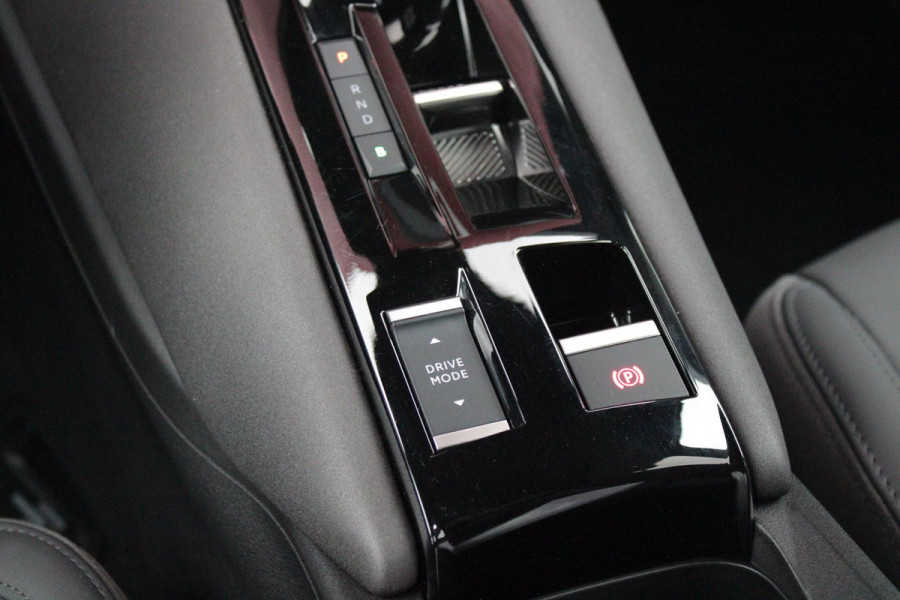 Alfa Romeo junior ELETTRICA SPECIALE 156PK 54 kWh | WARMTEPOMP | TECHNOLOGIE PAKKET (O.A. FULL LED ADAPTIVE MATRIX KOPLAMPEN/DODEHOEK DETECTIE/DRAADLOZE TELEFOONLADER/ACHTERUITRIJ CAMERA/PARKEERSENSOREN VOOR, ACHTER,ZIJKANT) | DRAADLOZE APPLE CARPLAY/ANDROID AUTO | CLIMATE CONTROL | ELEKTRISCH BEDIENBARE ACHTERKLEP | STOEL VERWARMING | ELEKTRISCH BEDIENBARE VOORSTOEL MET MASSAGE FUNCTIE | VERKEERSBORDEN HERKENNING | ADAPTIVE CRUISE CONTROL | KEYLESS ENTRY/START | ALL SEASON BANDEN | LICHTMETALEN VELGEN 18" | NAVIGATIE | DAB+ RADIO |