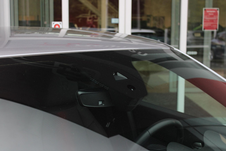 Alfa Romeo junior ELETTRICA SPECIALE 156PK 54 kWh | WARMTEPOMP | TECHNOLOGIE PAKKET (O.A. FULL LED ADAPTIVE MATRIX KOPLAMPEN/DODEHOEK DETECTIE/DRAADLOZE TELEFOONLADER/ACHTERUITRIJ CAMERA/PARKEERSENSOREN VOOR, ACHTER,ZIJKANT) | DRAADLOZE APPLE CARPLAY/ANDROID AUTO | CLIMATE CONTROL | ELEKTRISCH BEDIENBARE ACHTERKLEP | STOEL VERWARMING | ELEKTRISCH BEDIENBARE VOORSTOEL MET MASSAGE FUNCTIE | VERKEERSBORDEN HERKENNING | ADAPTIVE CRUISE CONTROL | KEYLESS ENTRY/START | ALL SEASON BANDEN | LICHTMETALEN VELGEN 18" | NAVIGATIE | DAB+ RADIO |