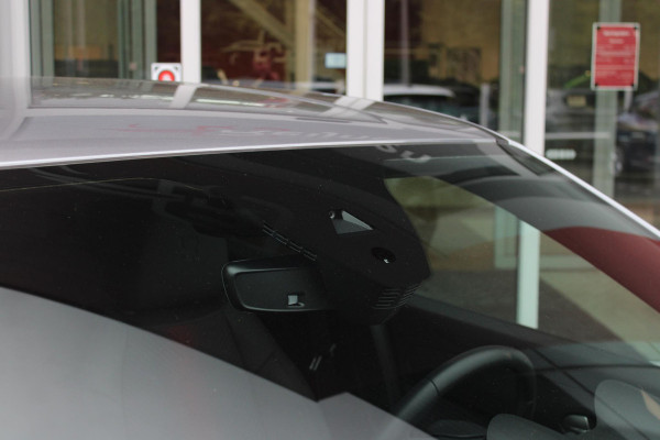 Alfa Romeo junior ELETTRICA SPECIALE 156PK 54 kWh | WARMTEPOMP | TECHNOLOGIE PAKKET (O.A. FULL LED ADAPTIVE MATRIX KOPLAMPEN/DODEHOEK DETECTIE/DRAADLOZE TELEFOONLADER/ACHTERUITRIJ CAMERA/PARKEERSENSOREN VOOR, ACHTER,ZIJKANT) | DRAADLOZE APPLE CARPLAY/ANDROID AUTO | CLIMATE CONTROL | ELEKTRISCH BEDIENBARE ACHTERKLEP | STOEL VERWARMING | ELEKTRISCH BEDIENBARE VOORSTOEL MET MASSAGE FUNCTIE | VERKEERSBORDEN HERKENNING | ADAPTIVE CRUISE CONTROL | KEYLESS ENTRY/START | ALL SEASON BANDEN | LICHTMETALEN VELGEN 18" | NAVIGATIE | DAB+ RADIO |