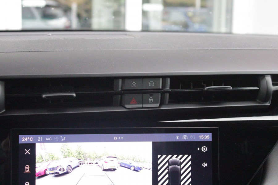 Alfa Romeo junior ELETTRICA SPECIALE 156PK 54 kWh | WARMTEPOMP | TECHNOLOGIE PAKKET (O.A. FULL LED ADAPTIVE MATRIX KOPLAMPEN/DODEHOEK DETECTIE/DRAADLOZE TELEFOONLADER/ACHTERUITRIJ CAMERA/PARKEERSENSOREN VOOR, ACHTER,ZIJKANT) | DRAADLOZE APPLE CARPLAY/ANDROID AUTO | CLIMATE CONTROL | ELEKTRISCH BEDIENBARE ACHTERKLEP | STOEL VERWARMING | ELEKTRISCH BEDIENBARE VOORSTOEL MET MASSAGE FUNCTIE | VERKEERSBORDEN HERKENNING | ADAPTIVE CRUISE CONTROL | KEYLESS ENTRY/START | ALL SEASON BANDEN | LICHTMETALEN VELGEN 18" | NAVIGATIE | DAB+ RADIO |