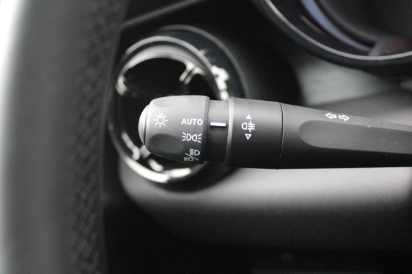 Alfa Romeo junior ELETTRICA SPECIALE 156PK 54 kWh | WARMTEPOMP | TECHNOLOGIE PAKKET (O.A. FULL LED ADAPTIVE MATRIX KOPLAMPEN/DODEHOEK DETECTIE/DRAADLOZE TELEFOONLADER/ACHTERUITRIJ CAMERA/PARKEERSENSOREN VOOR, ACHTER,ZIJKANT) | DRAADLOZE APPLE CARPLAY/ANDROID AUTO | CLIMATE CONTROL | ELEKTRISCH BEDIENBARE ACHTERKLEP | STOEL VERWARMING | ELEKTRISCH BEDIENBARE VOORSTOEL MET MASSAGE FUNCTIE | VERKEERSBORDEN HERKENNING | ADAPTIVE CRUISE CONTROL | KEYLESS ENTRY/START | ALL SEASON BANDEN | LICHTMETALEN VELGEN 18" | NAVIGATIE | DAB+ RADIO |