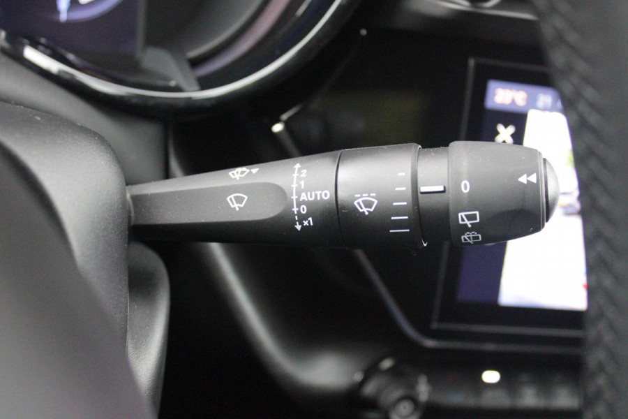 Alfa Romeo junior ELETTRICA SPECIALE 156PK 54 kWh | WARMTEPOMP | TECHNOLOGIE PAKKET (O.A. FULL LED ADAPTIVE MATRIX KOPLAMPEN/DODEHOEK DETECTIE/DRAADLOZE TELEFOONLADER/ACHTERUITRIJ CAMERA/PARKEERSENSOREN VOOR, ACHTER,ZIJKANT) | DRAADLOZE APPLE CARPLAY/ANDROID AUTO | CLIMATE CONTROL | ELEKTRISCH BEDIENBARE ACHTERKLEP | STOEL VERWARMING | ELEKTRISCH BEDIENBARE VOORSTOEL MET MASSAGE FUNCTIE | VERKEERSBORDEN HERKENNING | ADAPTIVE CRUISE CONTROL | KEYLESS ENTRY/START | ALL SEASON BANDEN | LICHTMETALEN VELGEN 18" | NAVIGATIE | DAB+ RADIO |