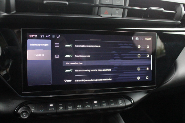 Alfa Romeo junior ELETTRICA SPECIALE 156PK 54 kWh | WARMTEPOMP | TECHNOLOGIE PAKKET (O.A. FULL LED ADAPTIVE MATRIX KOPLAMPEN/DODEHOEK DETECTIE/DRAADLOZE TELEFOONLADER/ACHTERUITRIJ CAMERA/PARKEERSENSOREN VOOR, ACHTER,ZIJKANT) | DRAADLOZE APPLE CARPLAY/ANDROID AUTO | CLIMATE CONTROL | ELEKTRISCH BEDIENBARE ACHTERKLEP | STOEL VERWARMING | ELEKTRISCH BEDIENBARE VOORSTOEL MET MASSAGE FUNCTIE | VERKEERSBORDEN HERKENNING | ADAPTIVE CRUISE CONTROL | KEYLESS ENTRY/START | ALL SEASON BANDEN | LICHTMETALEN VELGEN 18" | NAVIGATIE | DAB+ RADIO |
