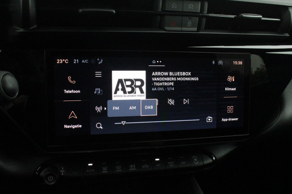 Alfa Romeo junior ELETTRICA SPECIALE 156PK 54 kWh | WARMTEPOMP | TECHNOLOGIE PAKKET (O.A. FULL LED ADAPTIVE MATRIX KOPLAMPEN/DODEHOEK DETECTIE/DRAADLOZE TELEFOONLADER/ACHTERUITRIJ CAMERA/PARKEERSENSOREN VOOR, ACHTER,ZIJKANT) | DRAADLOZE APPLE CARPLAY/ANDROID AUTO | CLIMATE CONTROL | ELEKTRISCH BEDIENBARE ACHTERKLEP | STOEL VERWARMING | ELEKTRISCH BEDIENBARE VOORSTOEL MET MASSAGE FUNCTIE | VERKEERSBORDEN HERKENNING | ADAPTIVE CRUISE CONTROL | KEYLESS ENTRY/START | ALL SEASON BANDEN | LICHTMETALEN VELGEN 18" | NAVIGATIE | DAB+ RADIO |