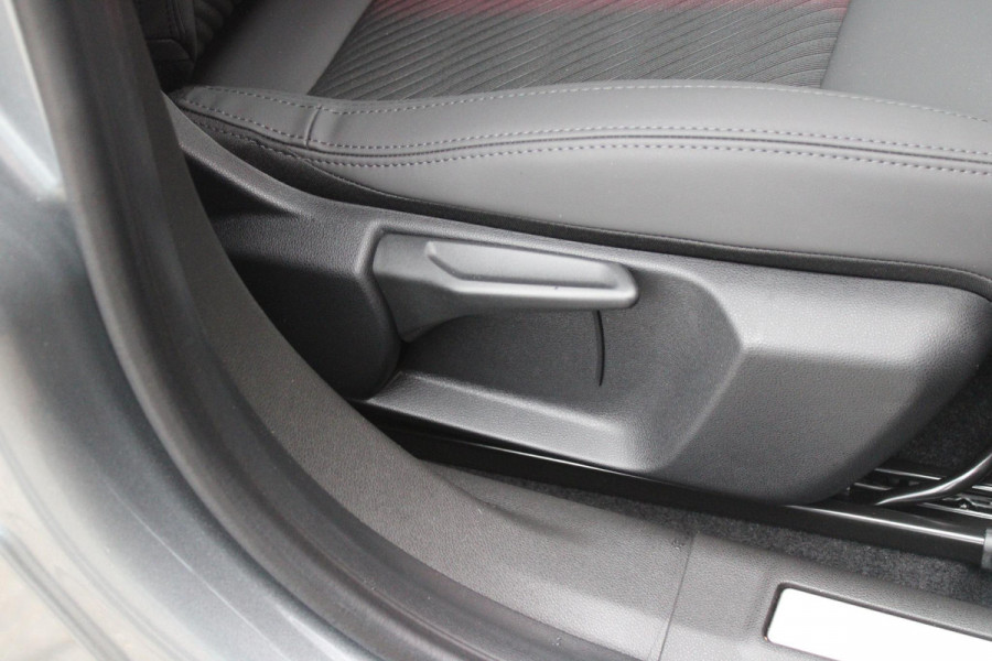 Alfa Romeo junior ELETTRICA SPECIALE 156PK 54 kWh | WARMTEPOMP | TECHNOLOGIE PAKKET (O.A. FULL LED ADAPTIVE MATRIX KOPLAMPEN/DODEHOEK DETECTIE/DRAADLOZE TELEFOONLADER/ACHTERUITRIJ CAMERA/PARKEERSENSOREN VOOR, ACHTER,ZIJKANT) | DRAADLOZE APPLE CARPLAY/ANDROID AUTO | CLIMATE CONTROL | ELEKTRISCH BEDIENBARE ACHTERKLEP | STOEL VERWARMING | ELEKTRISCH BEDIENBARE VOORSTOEL MET MASSAGE FUNCTIE | VERKEERSBORDEN HERKENNING | ADAPTIVE CRUISE CONTROL | KEYLESS ENTRY/START | ALL SEASON BANDEN | LICHTMETALEN VELGEN 18" | NAVIGATIE | DAB+ RADIO |