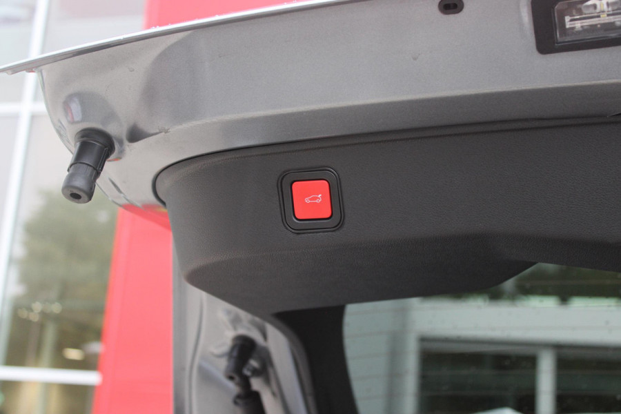 Alfa Romeo junior ELETTRICA SPECIALE 156PK 54 kWh | WARMTEPOMP | TECHNOLOGIE PAKKET (O.A. FULL LED ADAPTIVE MATRIX KOPLAMPEN/DODEHOEK DETECTIE/DRAADLOZE TELEFOONLADER/ACHTERUITRIJ CAMERA/PARKEERSENSOREN VOOR, ACHTER,ZIJKANT) | DRAADLOZE APPLE CARPLAY/ANDROID AUTO | CLIMATE CONTROL | ELEKTRISCH BEDIENBARE ACHTERKLEP | STOEL VERWARMING | ELEKTRISCH BEDIENBARE VOORSTOEL MET MASSAGE FUNCTIE | VERKEERSBORDEN HERKENNING | ADAPTIVE CRUISE CONTROL | KEYLESS ENTRY/START | ALL SEASON BANDEN | LICHTMETALEN VELGEN 18" | NAVIGATIE | DAB+ RADIO |
