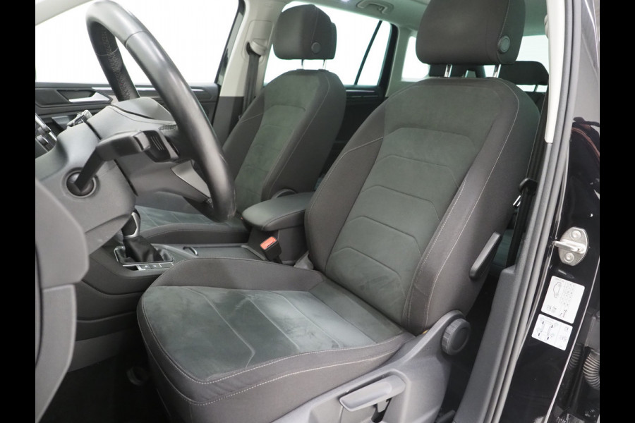 Volkswagen Tiguan 1.4 TSI eHybrid Elegance | Panoramadak | Trekhaak | Camera | Keyless | Adaptive Cruise | Virtual | Carplay