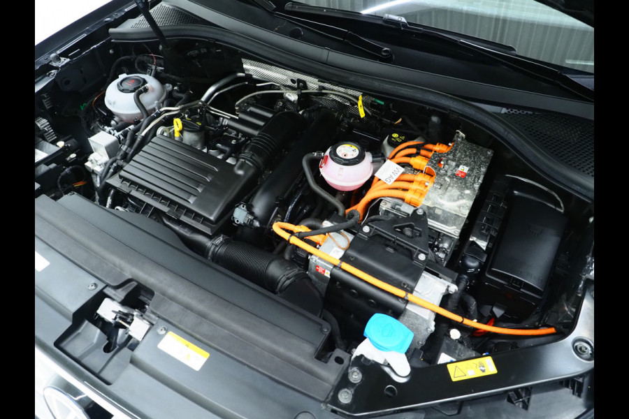 Volkswagen Tiguan 1.4 TSI eHybrid Elegance | Panoramadak | Trekhaak | Camera | Keyless | Adaptive Cruise | Virtual | Carplay