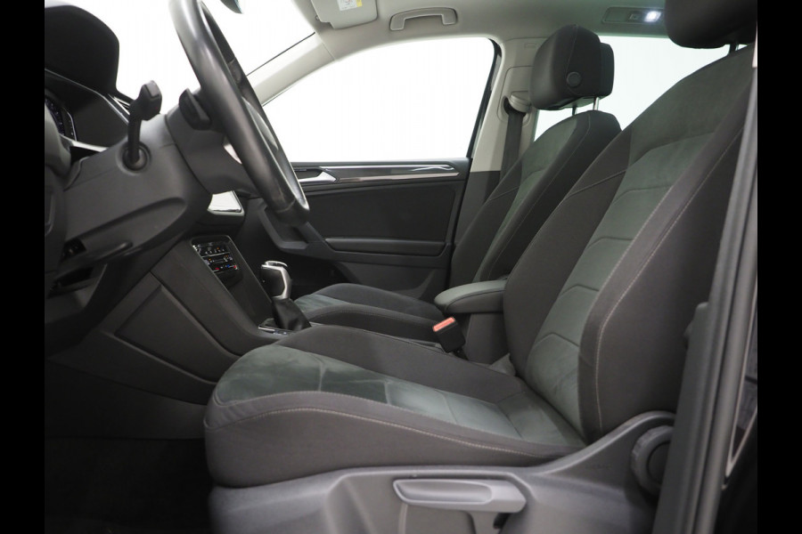Volkswagen Tiguan 1.4 TSI eHybrid Elegance | Panoramadak | Trekhaak | Camera | Keyless | Adaptive Cruise | Virtual | Carplay