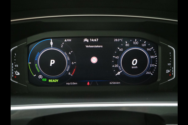 Volkswagen Tiguan 1.4 TSI eHybrid Elegance | Panoramadak | Trekhaak | Camera | Keyless | Adaptive Cruise | Virtual | Carplay