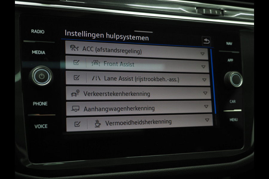 Volkswagen Tiguan 1.4 TSI eHybrid Elegance | Panoramadak | Trekhaak | Camera | Keyless | Adaptive Cruise | Virtual | Carplay