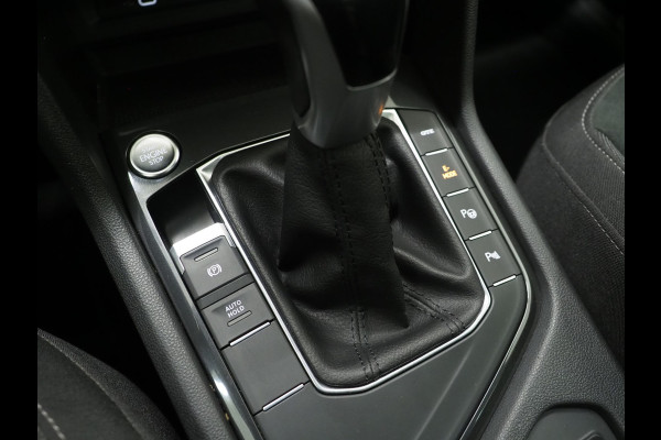 Volkswagen Tiguan 1.4 TSI eHybrid Elegance | Panoramadak | Trekhaak | Camera | Keyless | Adaptive Cruise | Virtual | Carplay