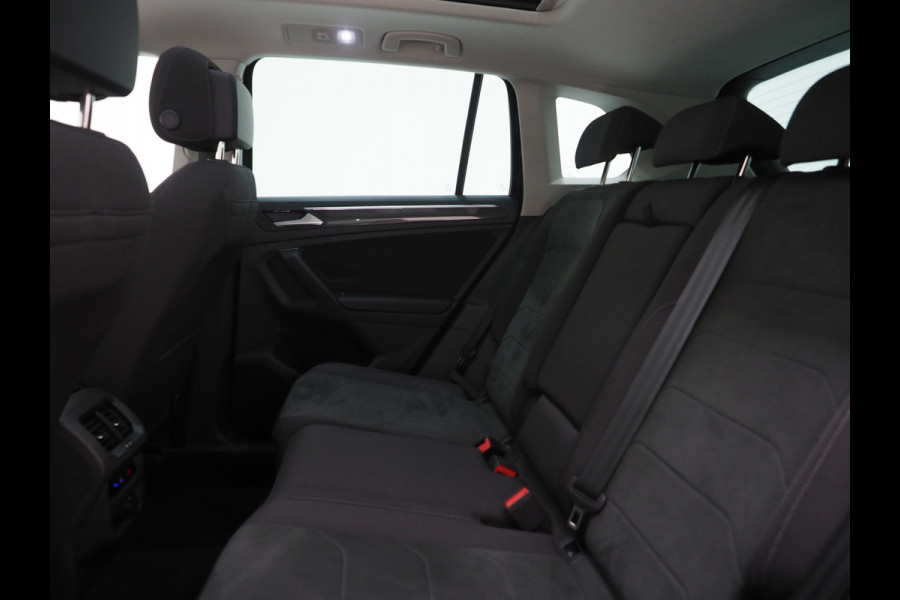 Volkswagen Tiguan 1.4 TSI eHybrid Elegance | Panoramadak | Trekhaak | Camera | Keyless | Adaptive Cruise | Virtual | Carplay