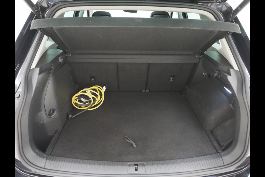 Volkswagen Tiguan 1.4 TSI eHybrid Elegance | Panoramadak | Trekhaak | Camera | Keyless | Adaptive Cruise | Virtual | Carplay