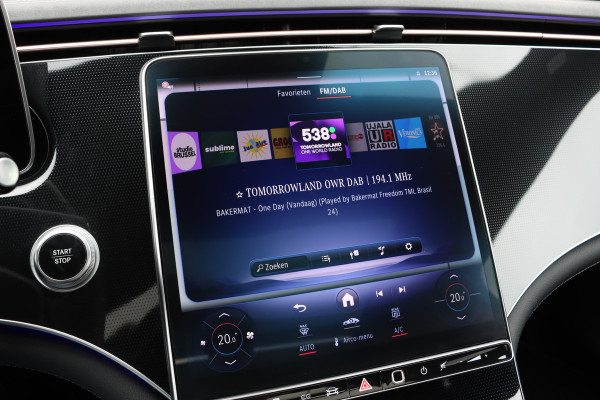 Mercedes-Benz EQE 300 Business Solution 90 kWh | Panoramadak | Distronic | Memory | Camera | Warmtepomp | Keyless Go | Stoelverwarming | 22kW | Leder |