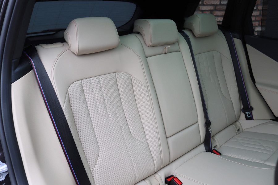BMW X3 30e xDrive M-Sport Pro | Panoramadak | Memory | Stoelventilatie | Surround Camera | HUD | Verwarmd Stuurwiel | Harman/Kardon | Iconic Glow | Achterbank Verwarmd |